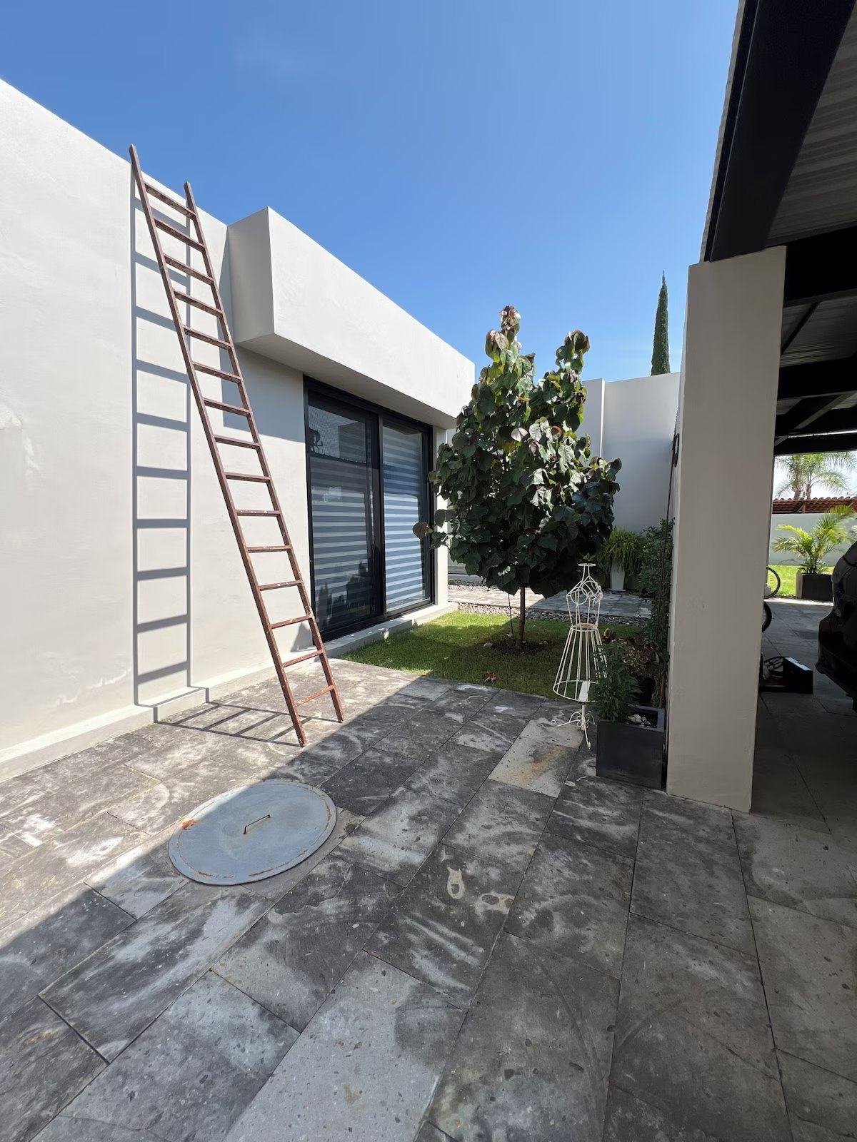 The house, 004